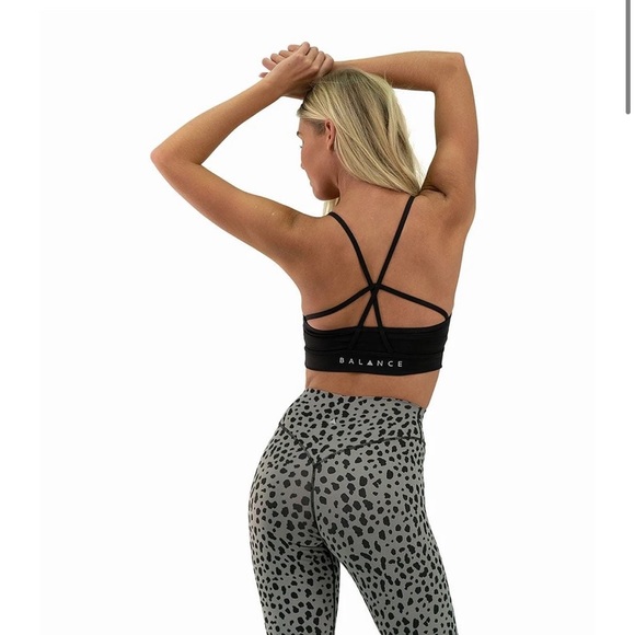 Brand new never worn form bra! Sold out in XS - Picture 2 of 6